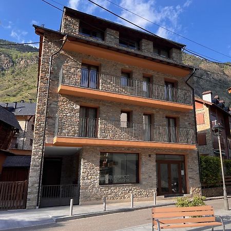 Espot Cowork & Apartments - L'Amfitriona エクステリア 写真