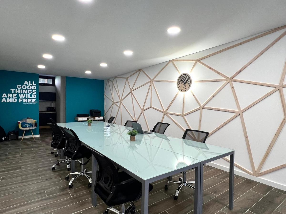 Espot Cowork & Apartments - L'Amfitriona エクステリア 写真