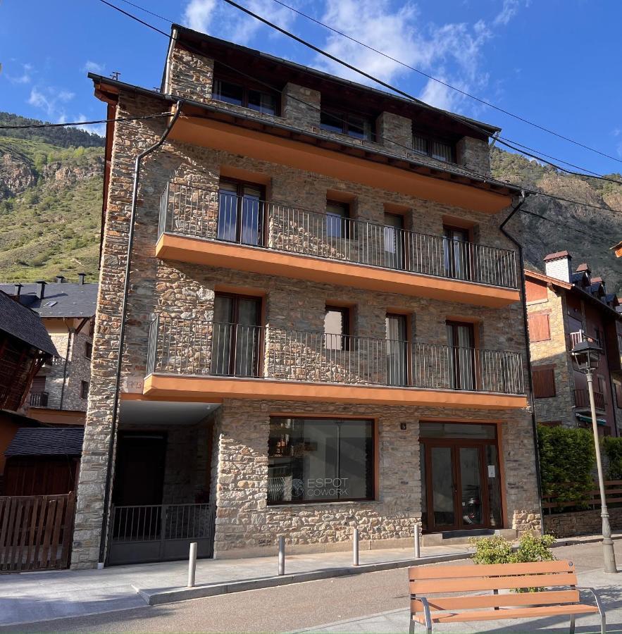 Espot Cowork & Apartments - L'Amfitriona エクステリア 写真